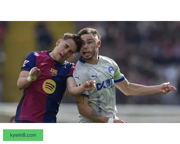 亚马尔与莱万的温馨瞬间展现了深厚的友谊与彼此支持